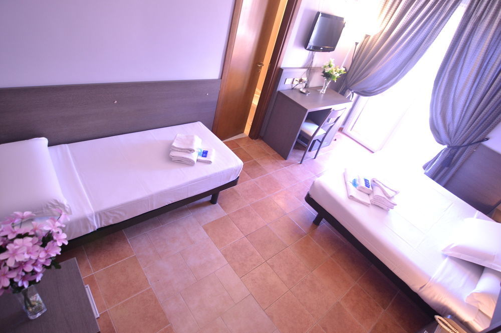 Hotel Mirti Рим Екстер'єр фото